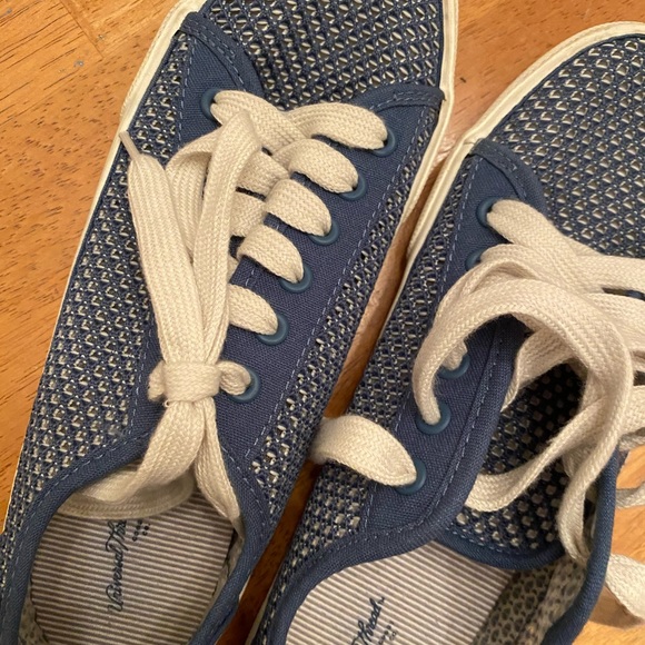 Universal Thread lace up sneakers very nice cute 9 - Picture 6 of 14